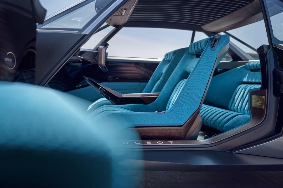 Интерьер Peugeot e-Legend Concept 2018 года  (фото 13 из 85)